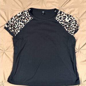 Chic Black Leopard Accent Women's Tee